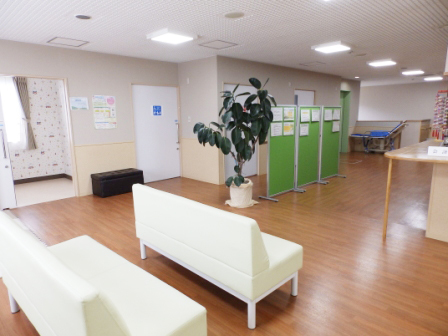 医療法人雙寿会　ことぶき診療所　待合室